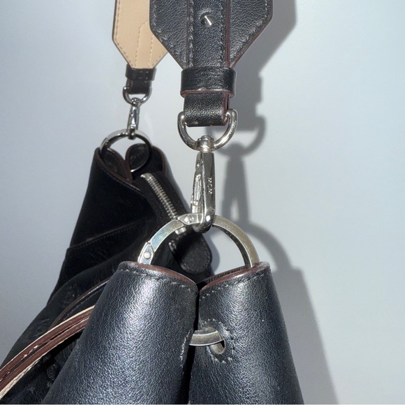 MCM Klara Large Black Leather Shoulder Bag - Picture 4 of 13